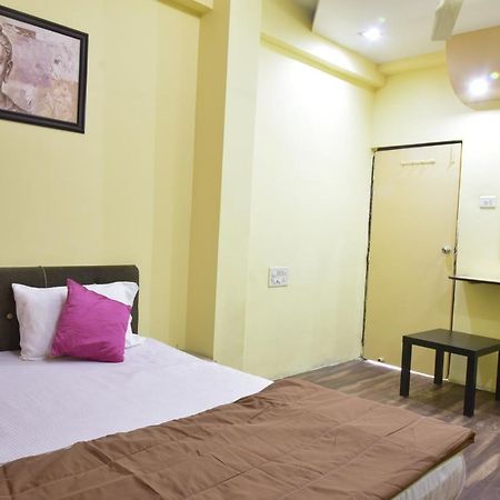 Hotel Drishti Inn Khāpri 外观 照片