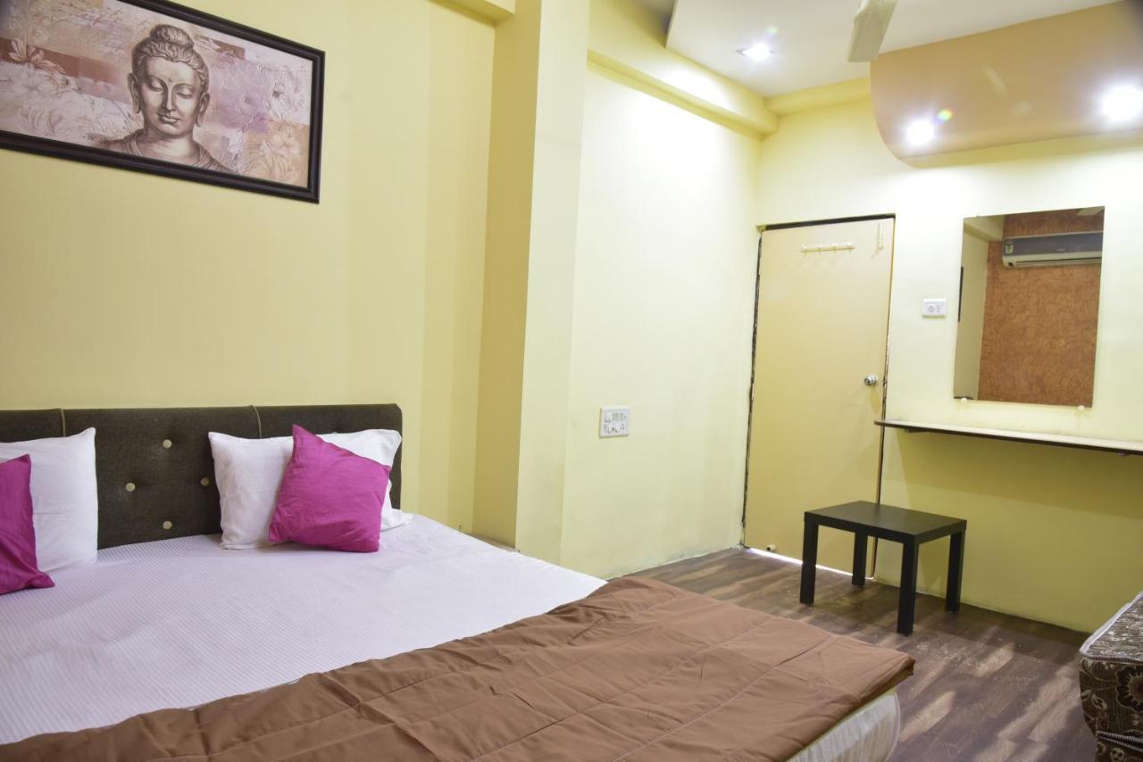 Hotel Drishti Inn Khāpri 外观 照片