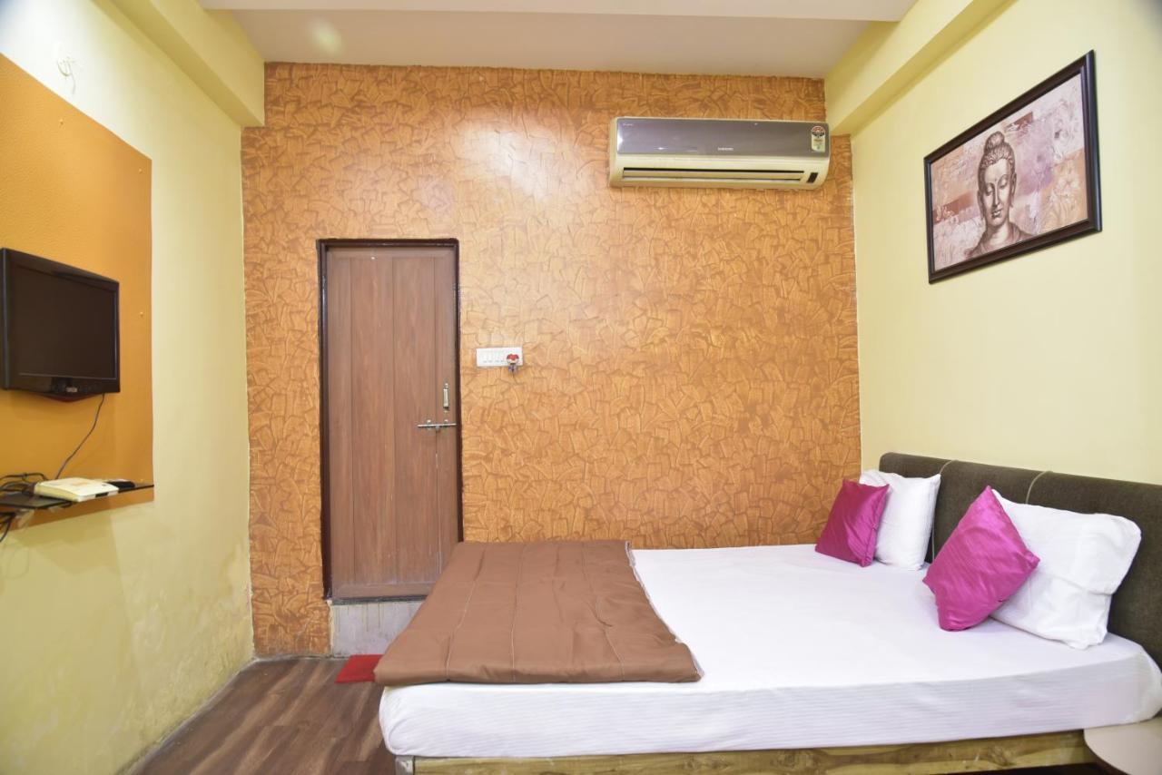Hotel Drishti Inn Khāpri 外观 照片
